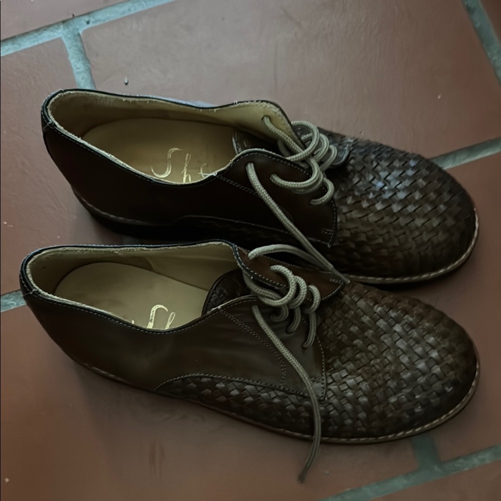 Chic Brown Leather Lace-Up Shoes
